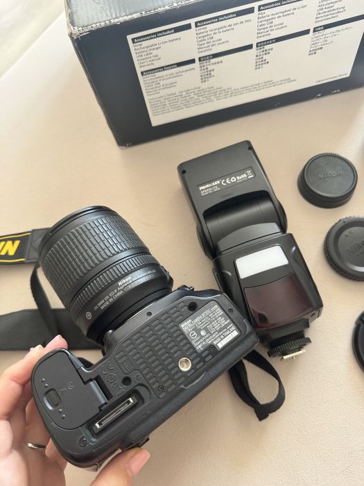 Nikon D7200 + 18-105 VR Kit + светкавица + Battery Grip + 64GB SD карта
