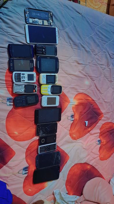 Vând laptopuri pt piese samsung și asus