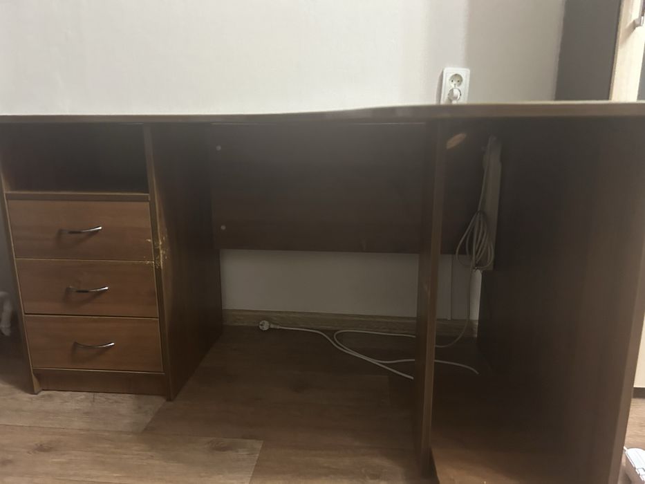 Продам стол