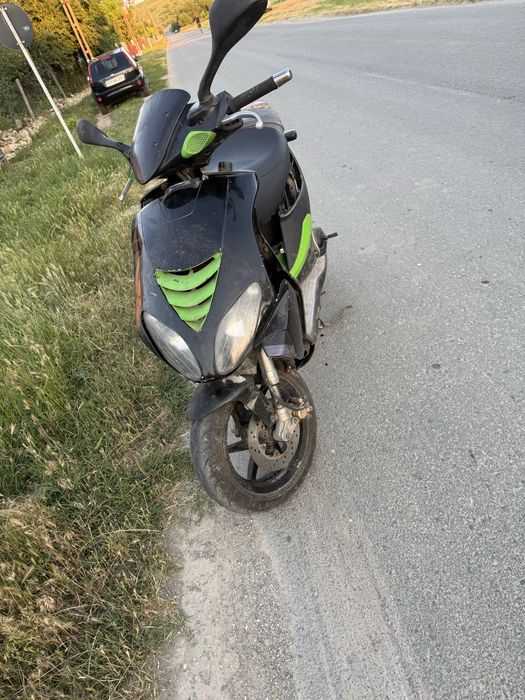 Se vinde scuter  piaggio nrg racire pe apa 50cc