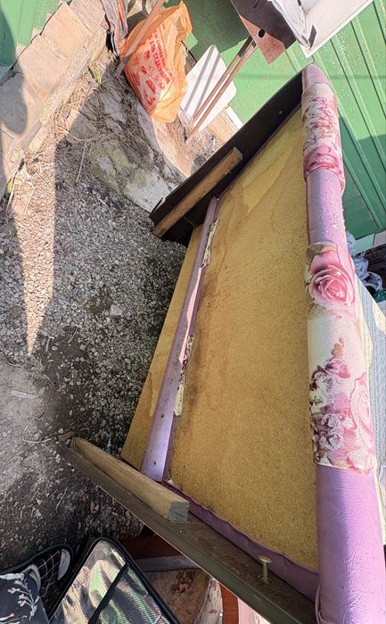 Отдам бесплатно диванчик