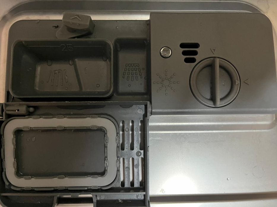 Продаётся посудамоечная машина Midea