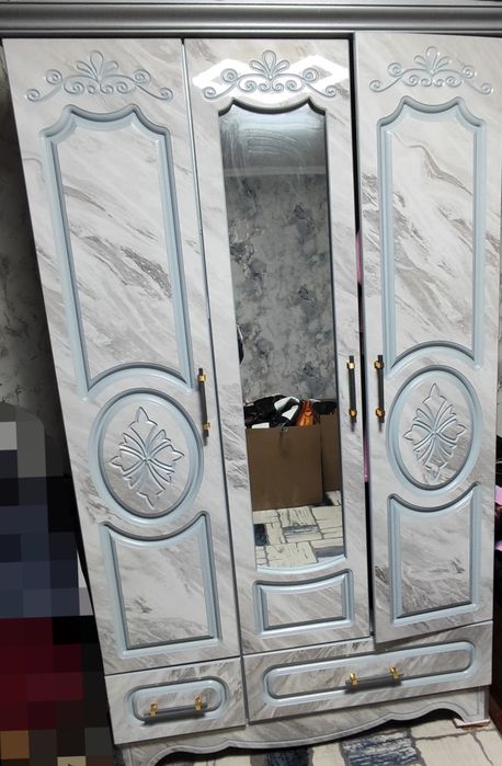 Продам шкаф совсем новый