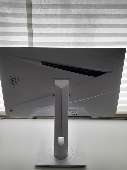 Монитор MSI MAG 274QRFW белый.