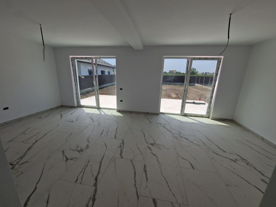 Vând case la cheie individuale P+E 350mp teren aferent