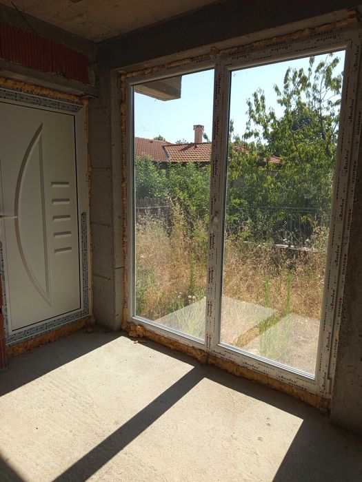 Двуетажна къща с акт 15