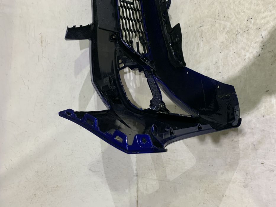 Bara fata Seat Leon 3, facelift, 2016, 2017, 2018, 2019, cod origine OE 5F0807221AB, cu gauri pentru spalatori faruri si senzori de parcare (4). Grila este defecta.