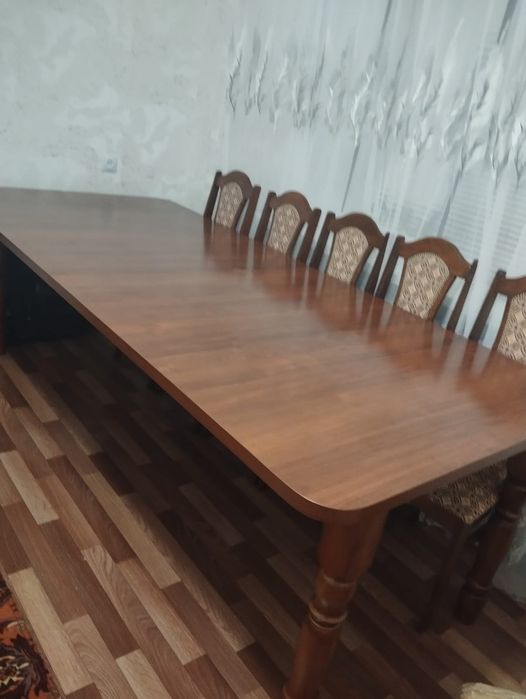 Продается стол для гостиной