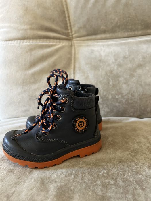 Продам детскую обувь