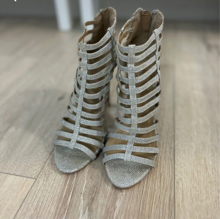 Sandale marimea 38