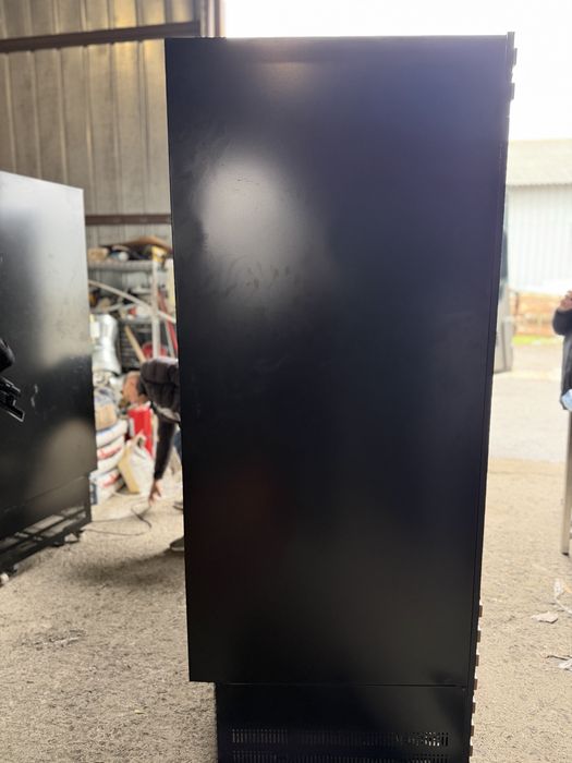 Хладилна витрина вертикална