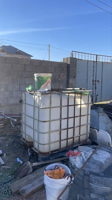 Продам пластиковую ёмкость 1куб