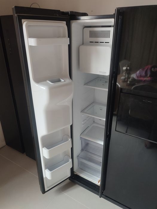 Холодильник большой