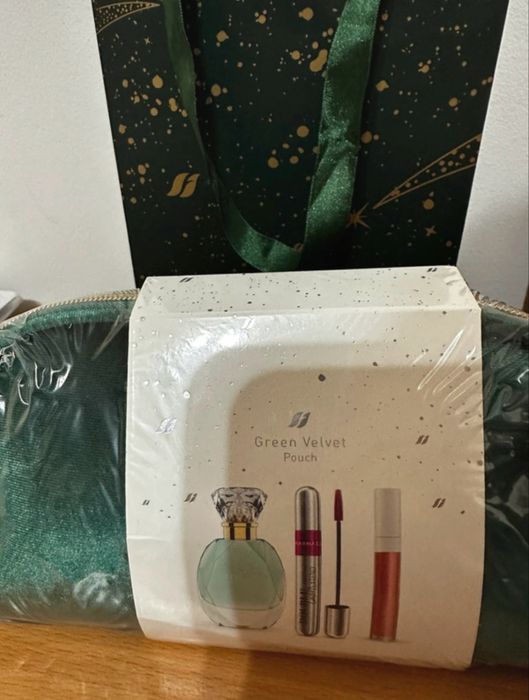 Farmasi Set compus din 4 piese