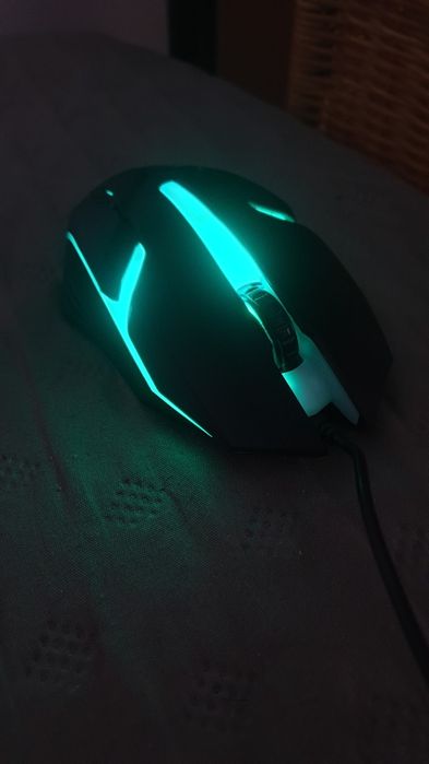 mouse pentru gaming cu lumini RGB, NOU fara nici o zgarietura
