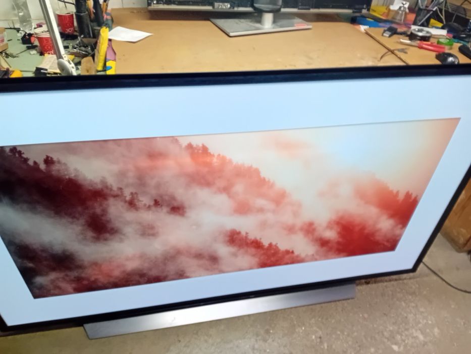 Телевизор LG 77 инча smart