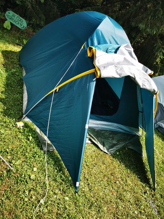 Cort pentru 3 persoane