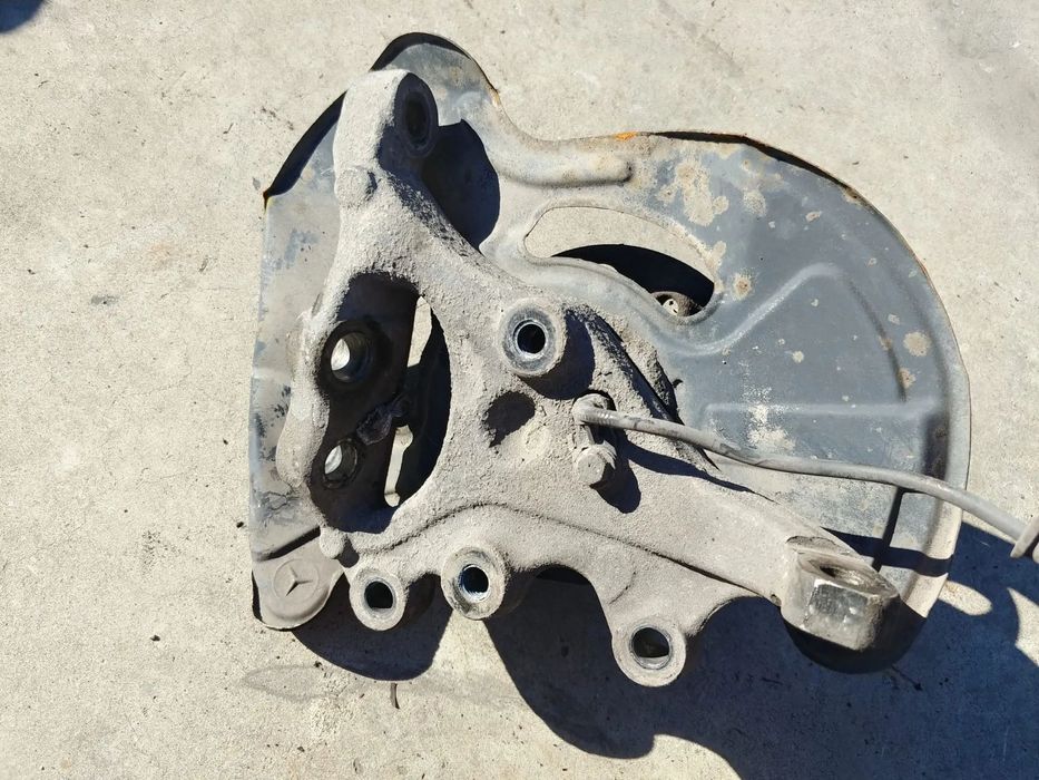 fuzeta dreapta fata mercedes c-class w203