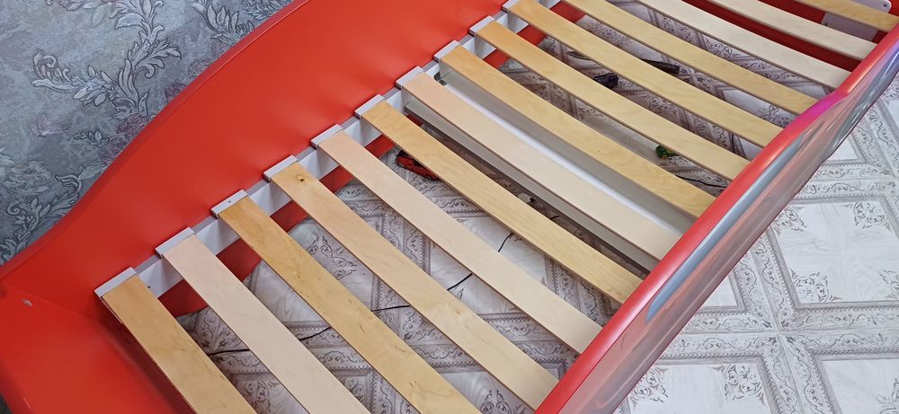 Продам детскую кровать- машинку