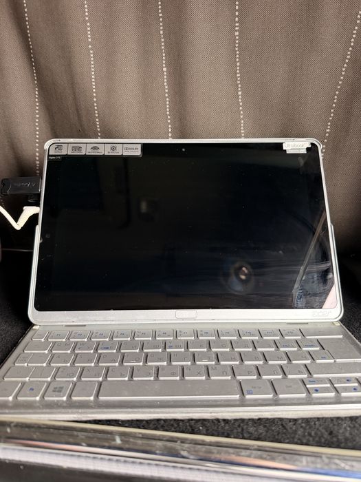 Acer Aspire p3 Таблет с уиндолс и клавиатура