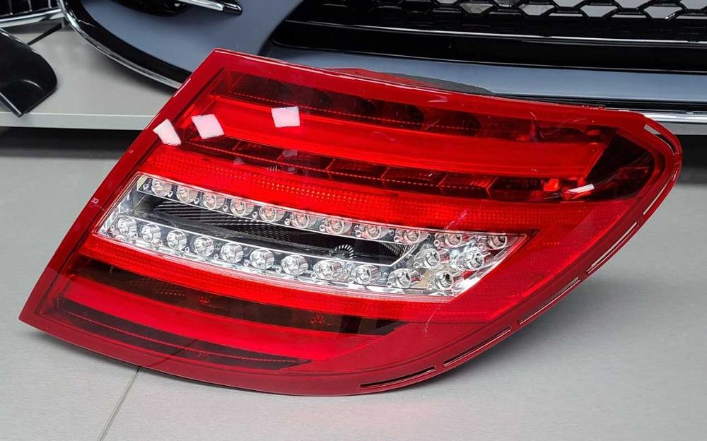 w204 АМГ волан, LED капаци за огледала, LED стопове