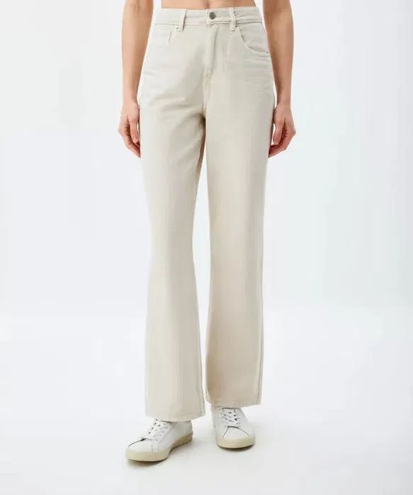 Джинсы SELA. размер XS молочные