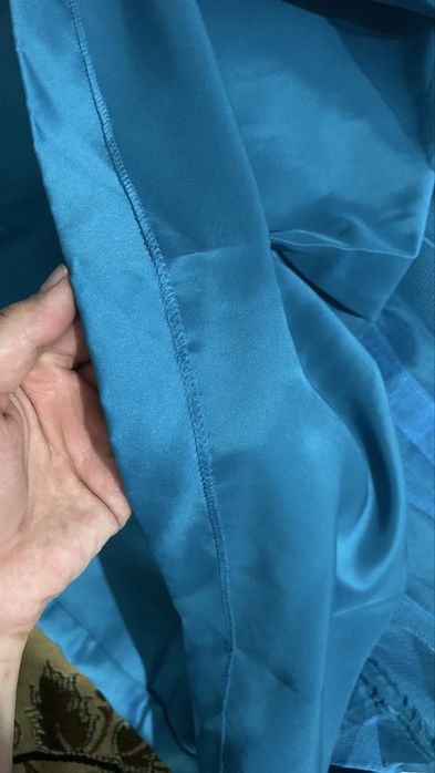 Платье из плотного атласа дешево