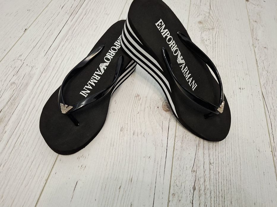 Armani-Ориг. Дамски джапанки Нови!