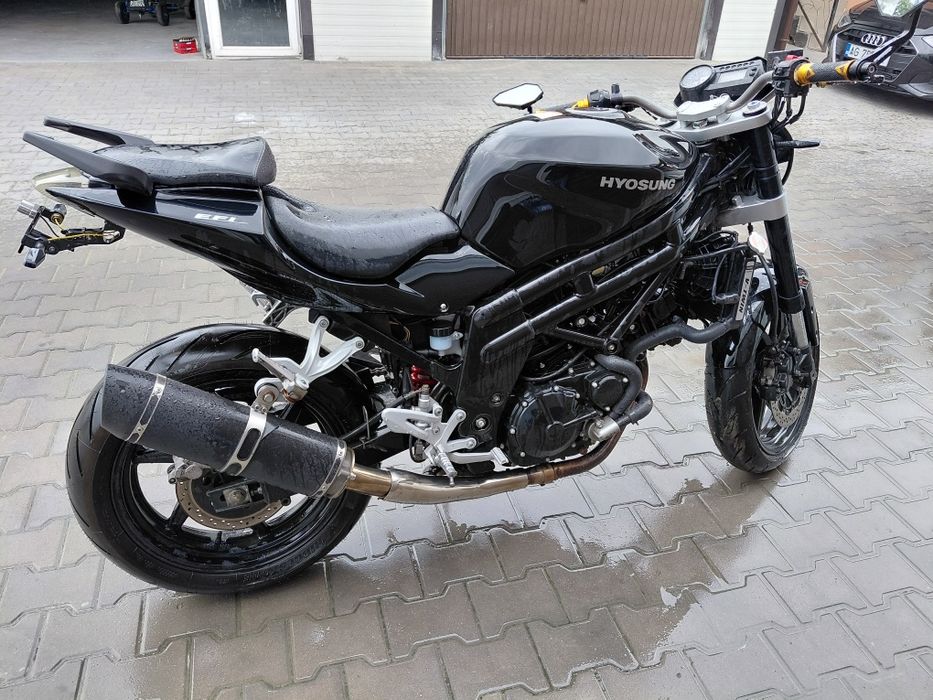 Hyosung 650  (Suzuki SV) 2016