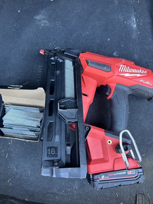 Pistol cuie milwaukee