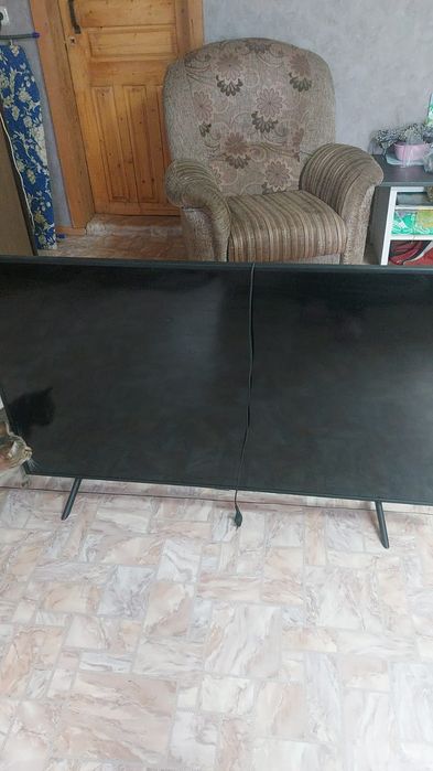 Продам телевизор на запчасти