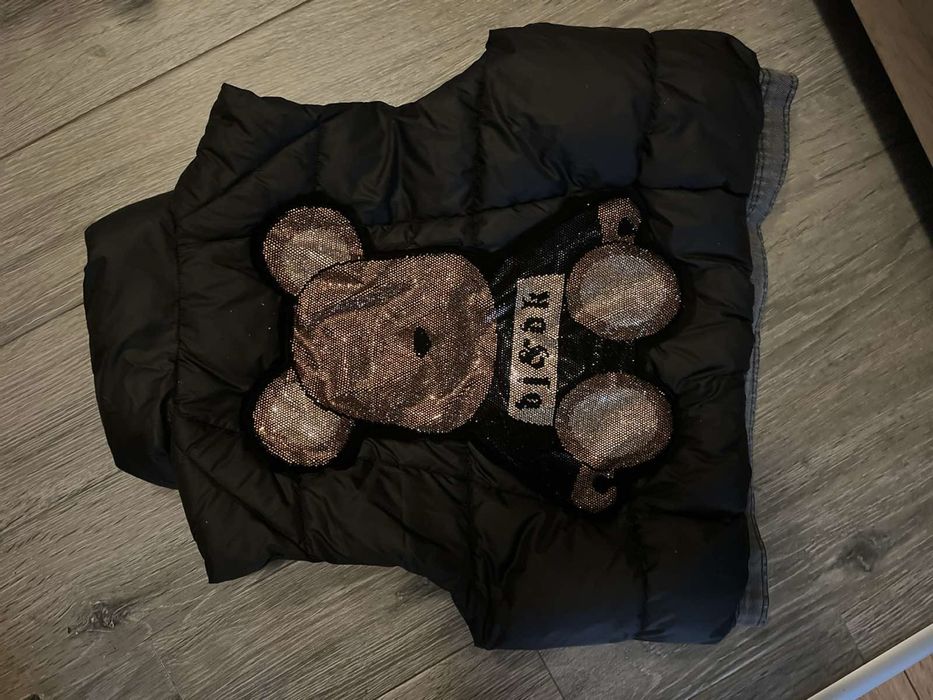 Елек с декорации от камъни