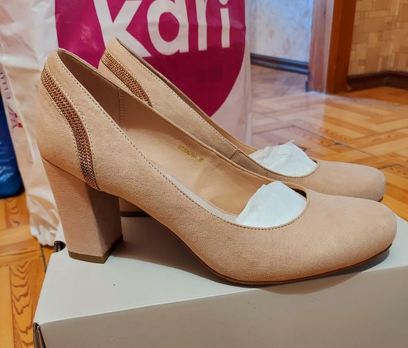 Туфли женские с каблуком
