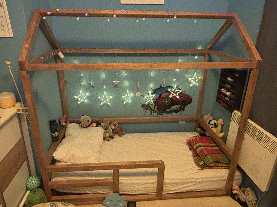 Легло къщича монтесори