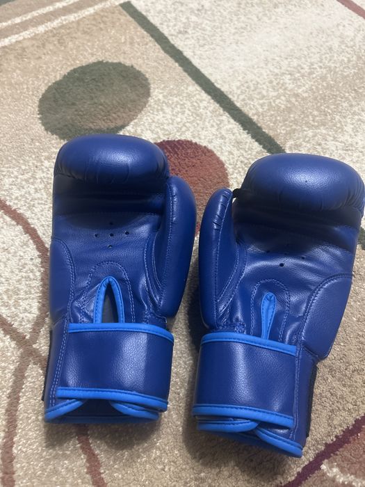 Боксерские перчатки EVERLAST