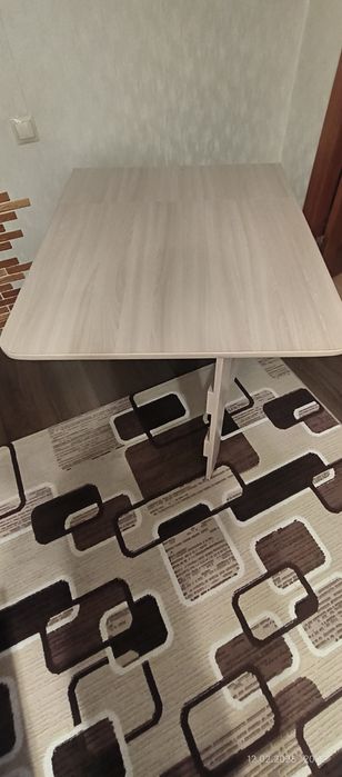 Продам стол-книжка.