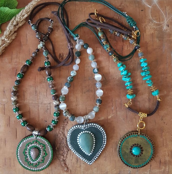 Продам колье ручной работы.