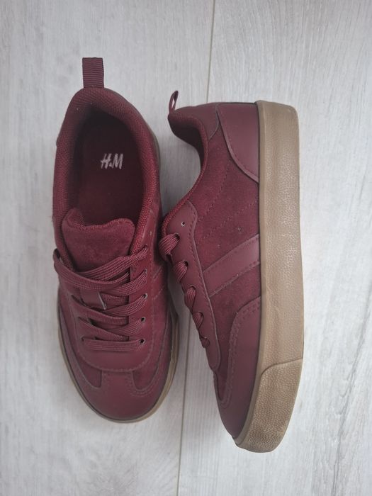 Pantofi sport Adidas si H&M