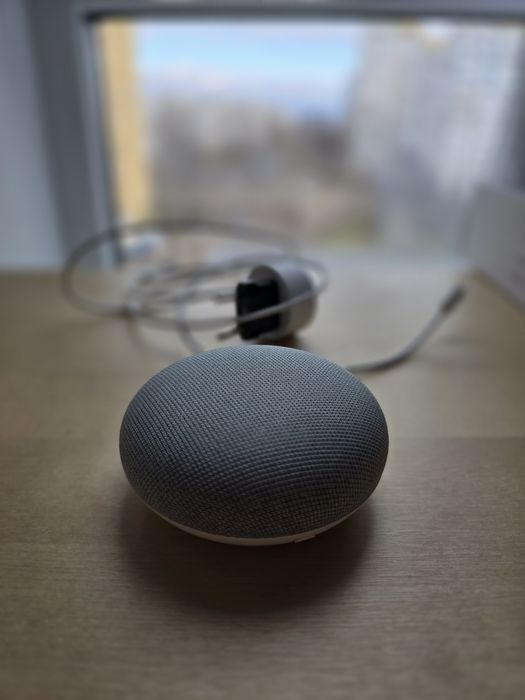 Смарт колонка асистент Google Home Mini
