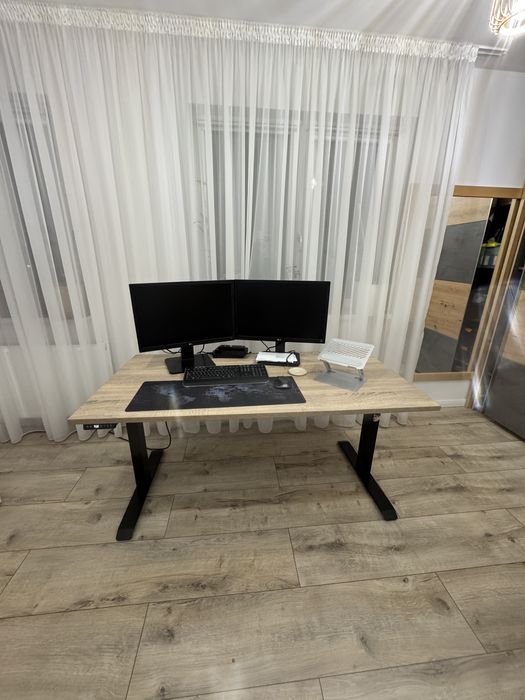 Vand birou reglabil pe inaltime