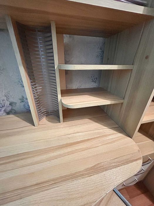 Стол для учебы и для компьютера