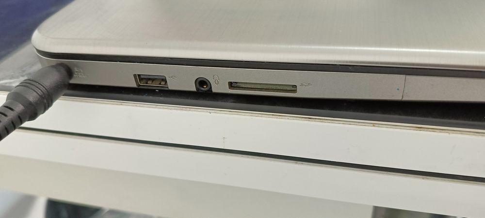 Laptop Toshiba Cu touchscreen