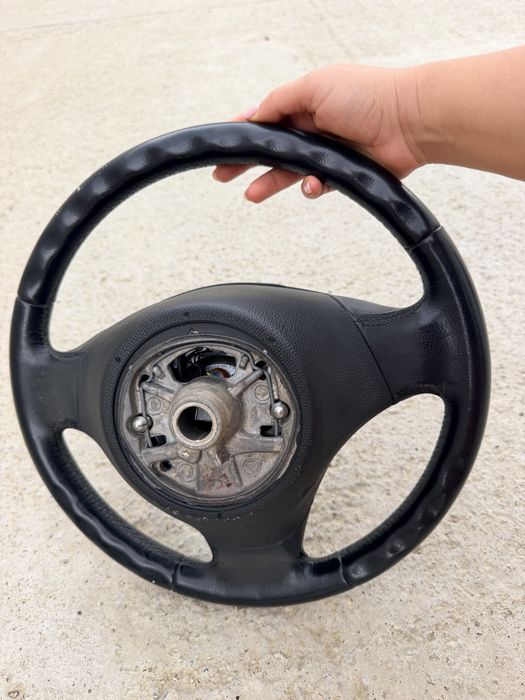 Vand Volan BMW , detin 2 bucati