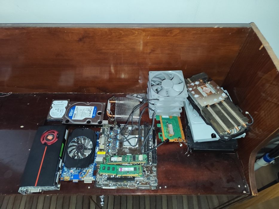 Vând tot ce se vede