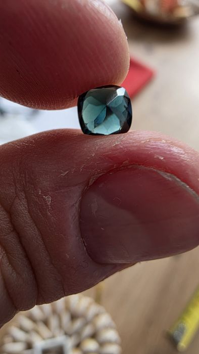 Piatra safir naturala Madagascar