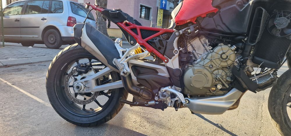Ducati Multistrada V4 din 2021 6500km -moto accidentata