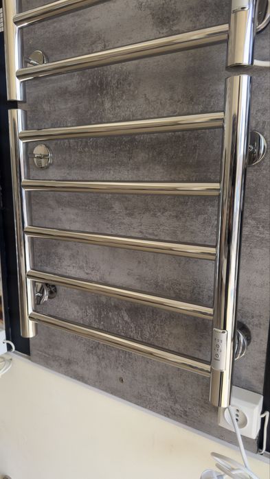 Собственное производство электрических полотенцесушителей.