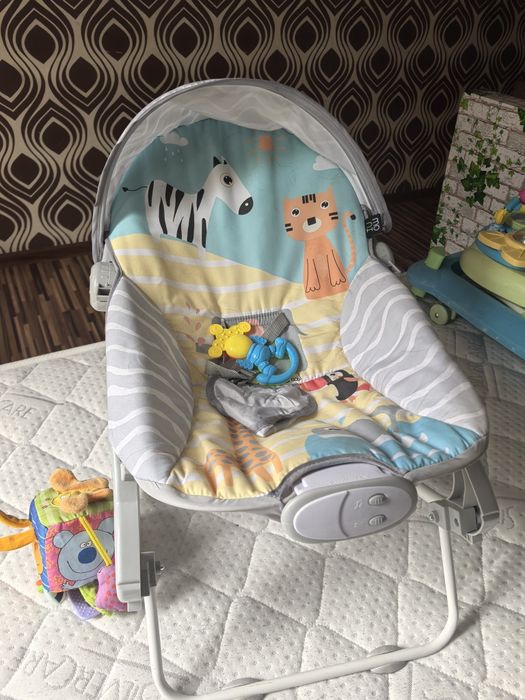 Бебешки шезлонг с мелодии и вибрация