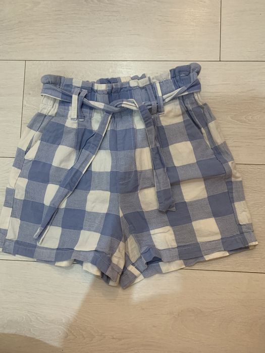 Pantaloni scurti 50 de lei