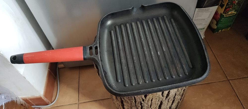 tigaie grill        .